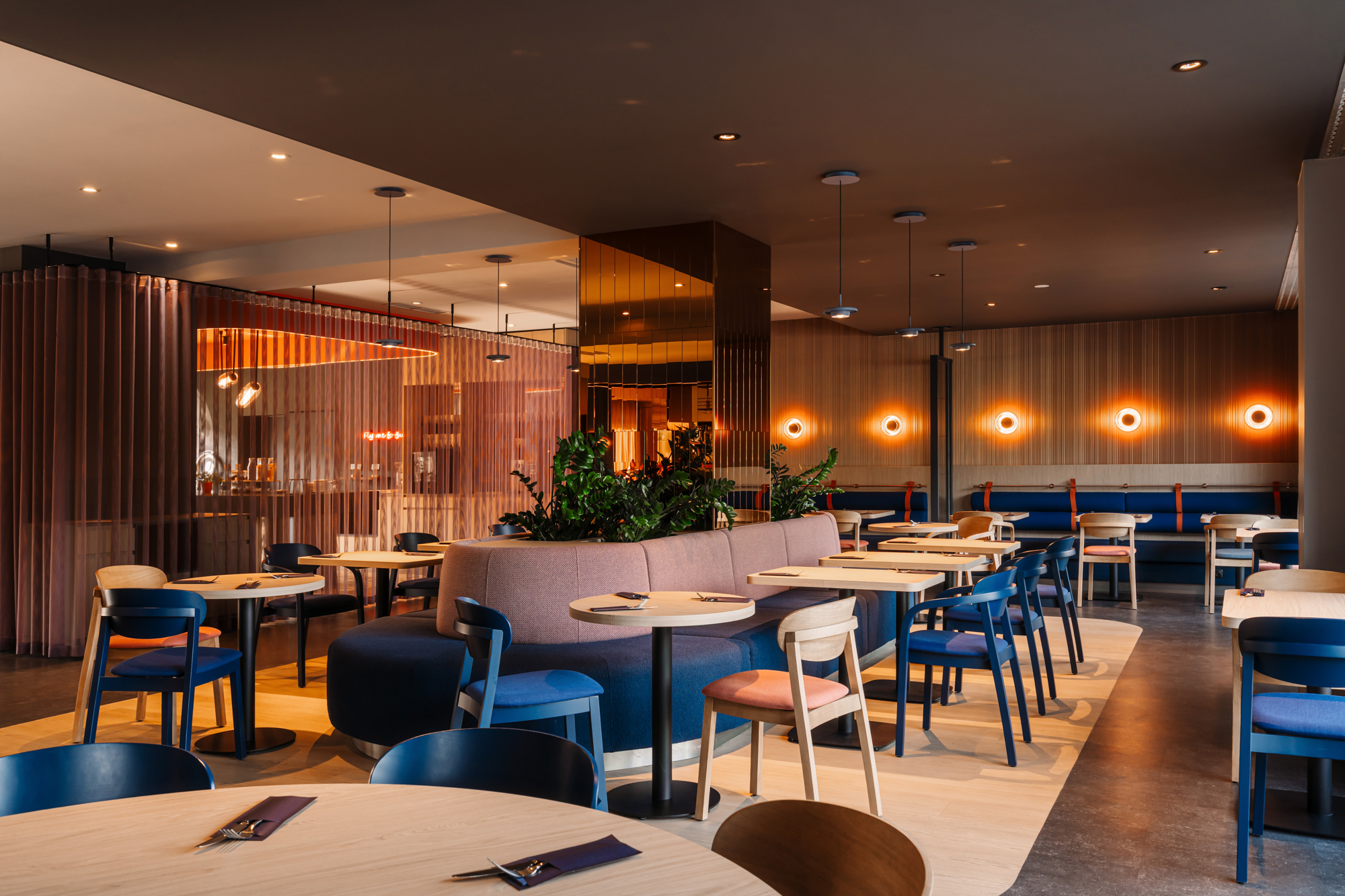 Fly Me to the Moon Ibis Styles Katowice